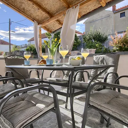 Karla - Private Roof Terrace & Sea View