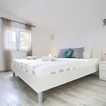 Karla - Private Roof Terrace & Sea View Apartman