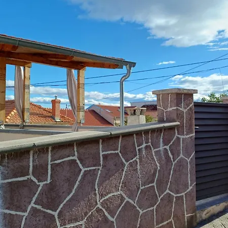 Karla - Private Roof Terrace & Sea View *