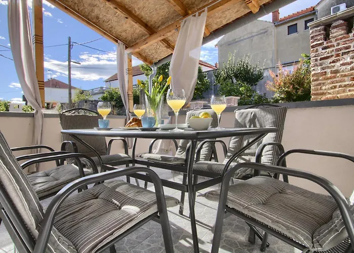 Karla - Private Roof Terrace & Sea View